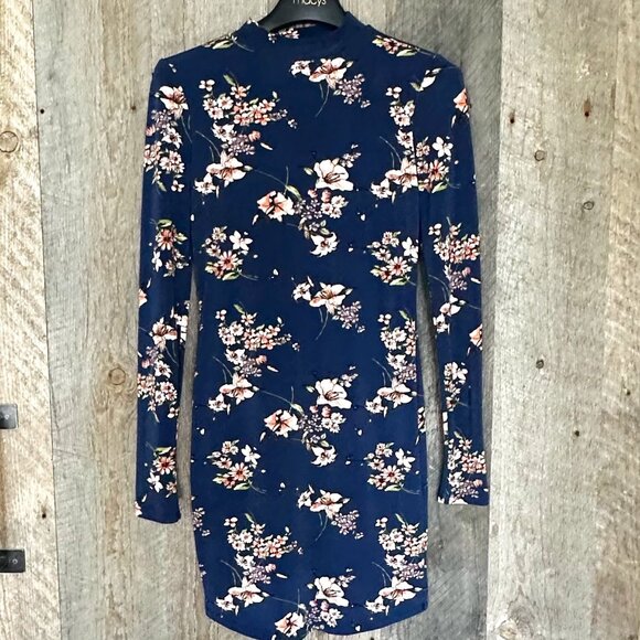Navy Floral Dress Size Small from Forever 21 - Picture 4 of 9